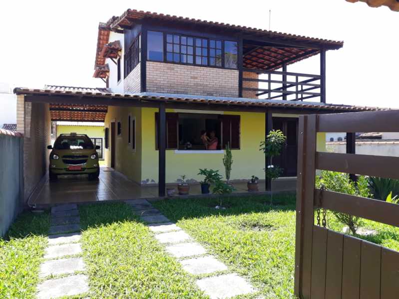 Casa à venda com 4 quartos, 90m² - Foto 1