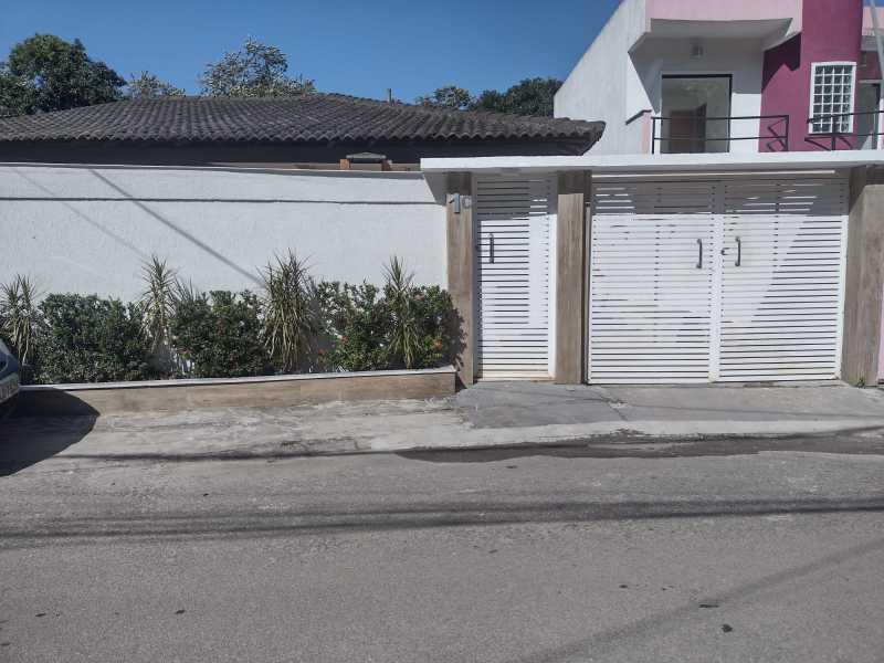 Casa de Condomínio à venda com 3 quartos, 200m² - Foto 1