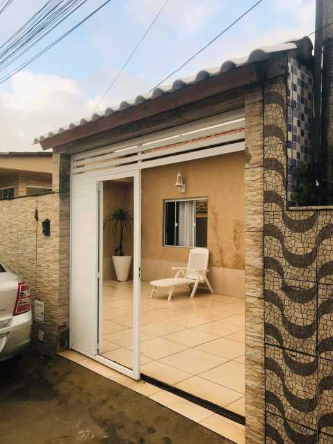 Casa de Condomínio à venda com 3 quartos, 250m² - Foto 1