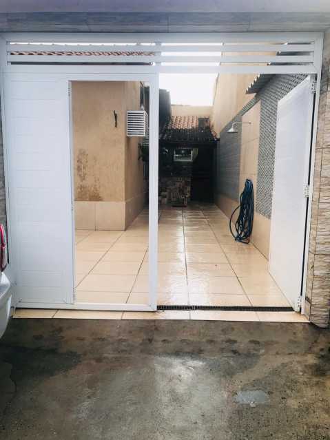 Casa de Condomínio à venda com 3 quartos, 250m² - Foto 2