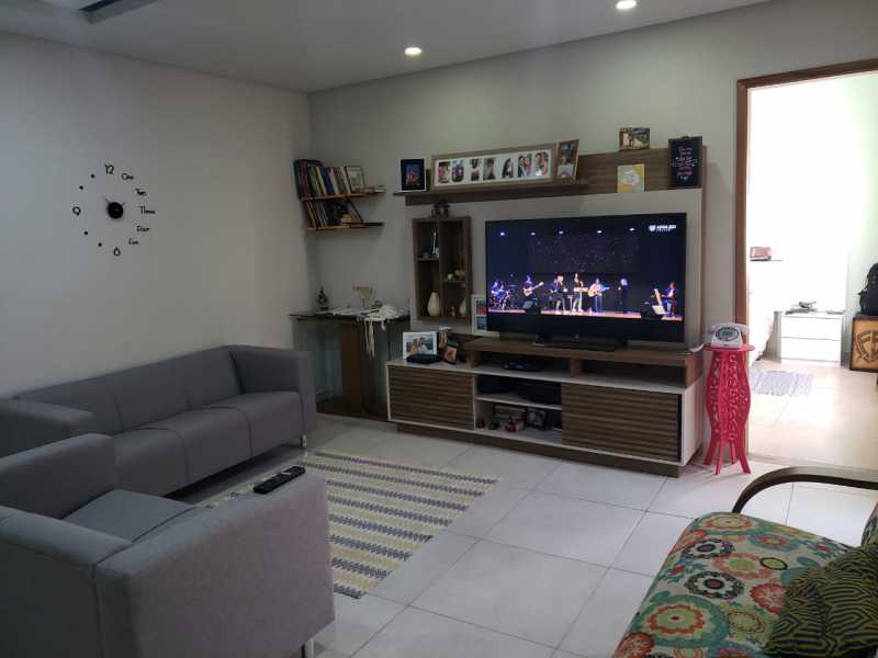 Casa de Vila à venda com 2 quartos, 60m² - Foto 2