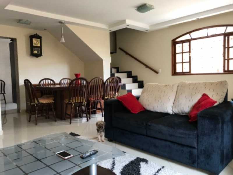 Casa de Condomínio à venda com 4 quartos, 200m² - Foto 2