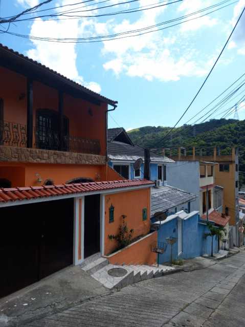 Casa à venda com 3 quartos, 200m² - Foto 2