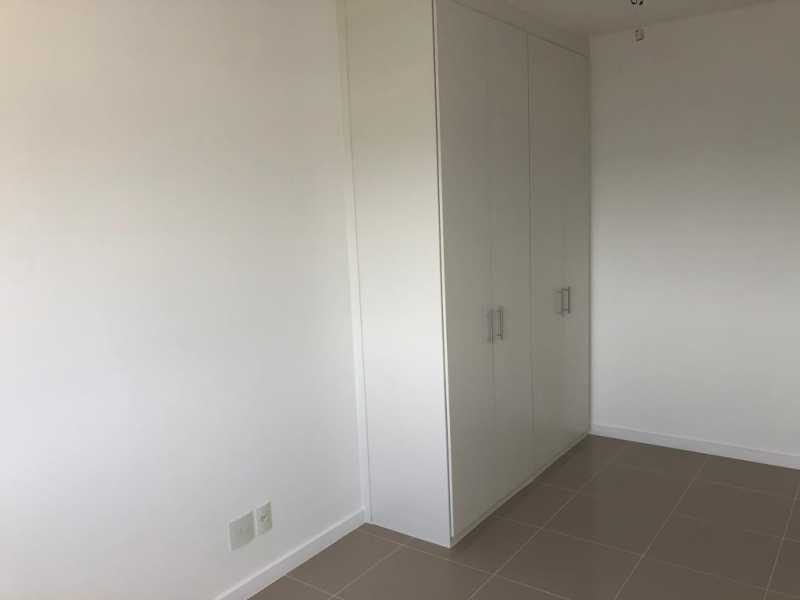 Apartamento à venda com 2 quartos, 64m² - Foto 3