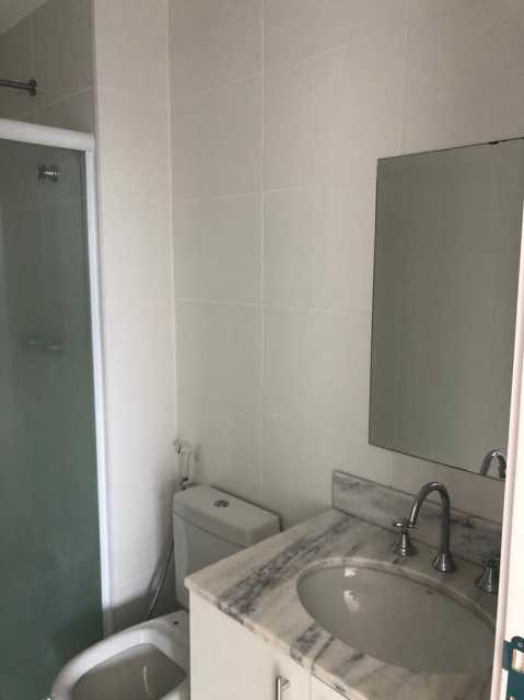 Apartamento à venda com 2 quartos, 64m² - Foto 4