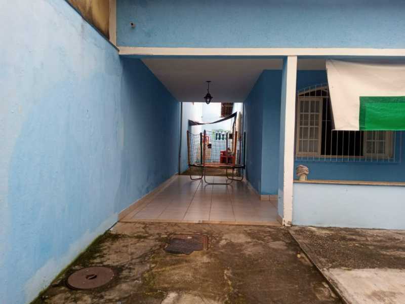 Casa à venda com 3 quartos, 200m² - Foto 8