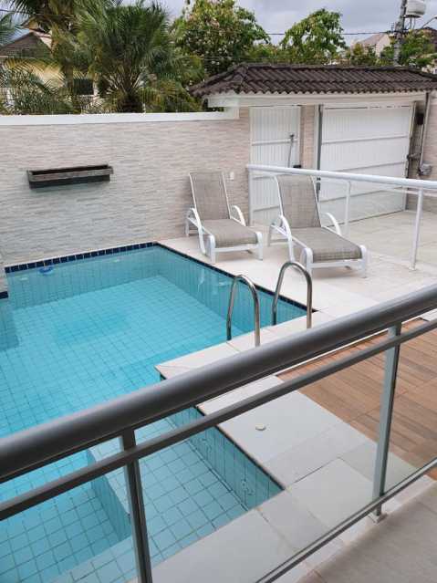 Casa de Condomínio à venda com 3 quartos, 208m² - Foto 2