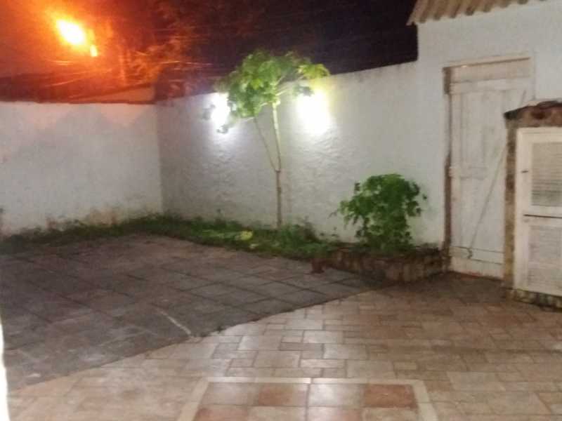 Casa de Condomínio à venda com 4 quartos, 260m² - Foto 3