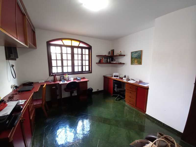 Casa à venda com 4 quartos, 308m² - Foto 17