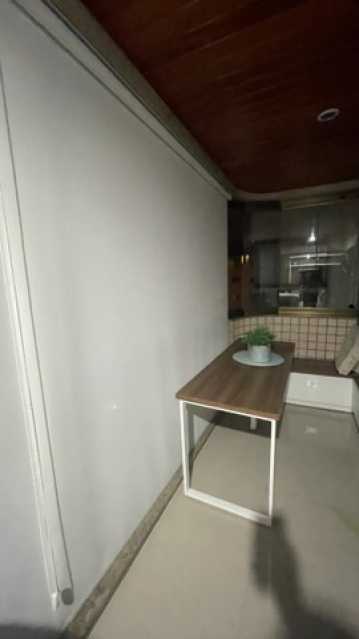 Apartamento à venda com 3 quartos, 98m² - Foto 3