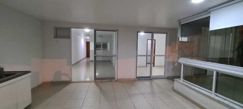 Apartamento à venda com 3 quartos, 110m² - Foto 2