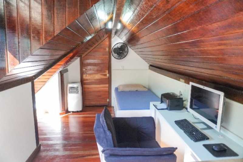 Casa de Condomínio à venda com 4 quartos, 220m² - Foto 10