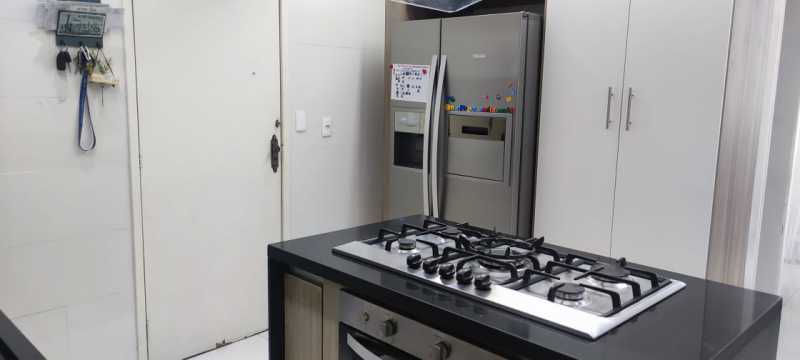 Apartamento à venda com 3 quartos, 110m² - Foto 15