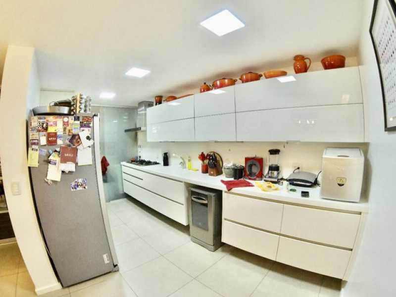 Apartamento à venda com 3 quartos, 230m² - Foto 4