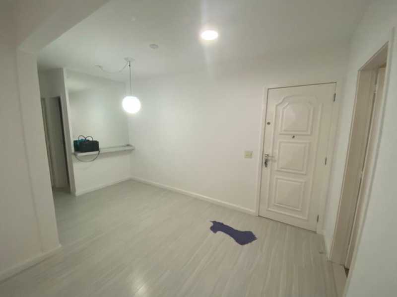 Apartamento à venda com 2 quartos, 60m² - Foto 4