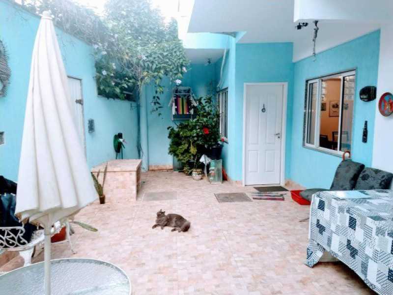 Casa à venda com 4 quartos, 100m² - Foto 1