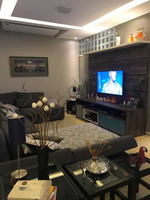 Casa à venda com 4 quartos, 295m² - Foto 1