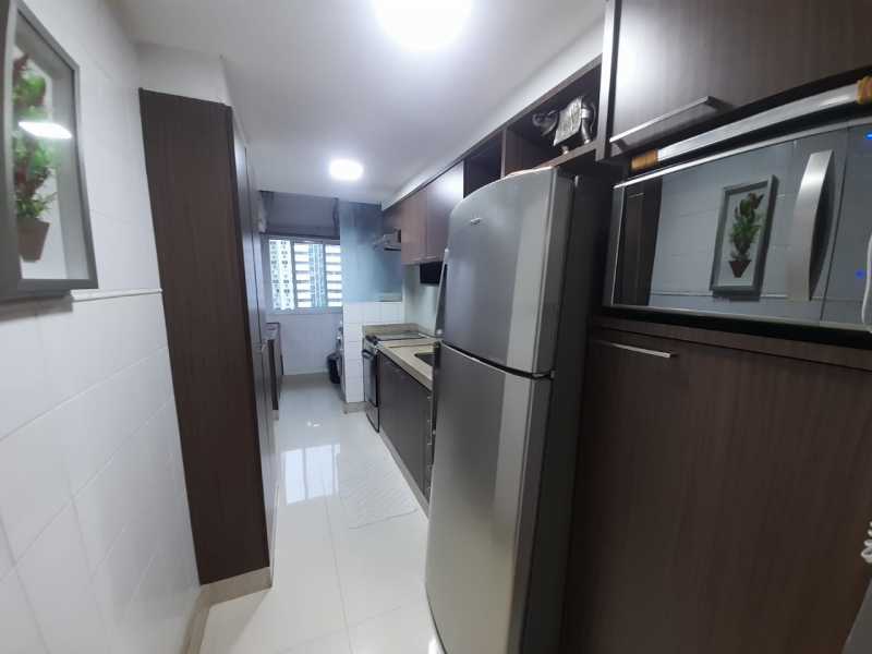 Apartamento à venda com 3 quartos, 85m² - Foto 2