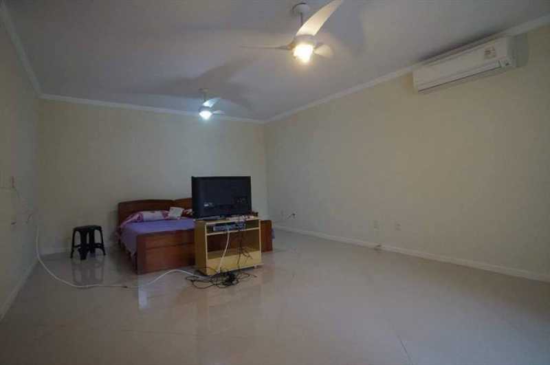 Casa de Condomínio à venda com 4 quartos, 320m² - Foto 13