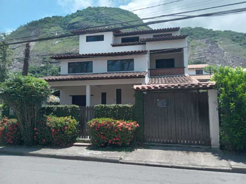 Casa de Condomínio à venda com 4 quartos, 200m² - Foto 1