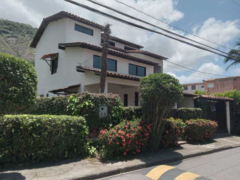 Casa de Condomínio à venda com 4 quartos, 200m² - Foto 2