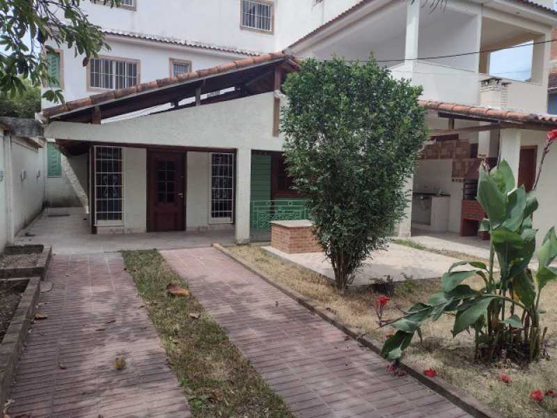 Casa à venda com 4 quartos, 300m² - Foto 1