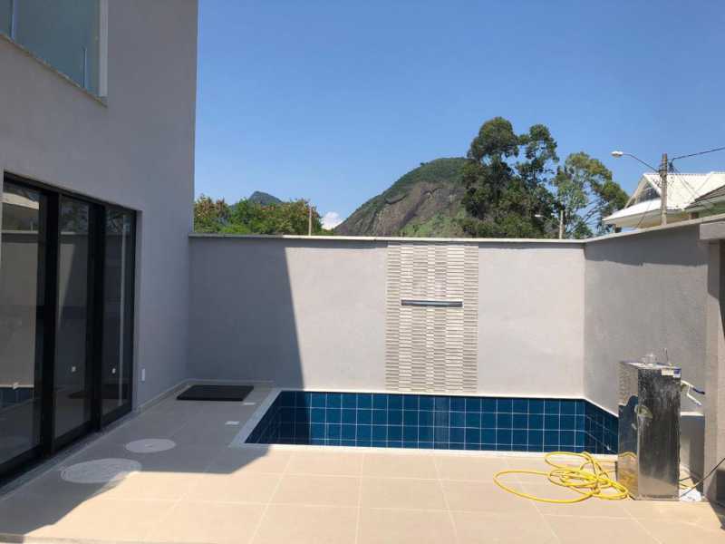 Casa de Condomínio à venda com 4 quartos, 165m² - Foto 2