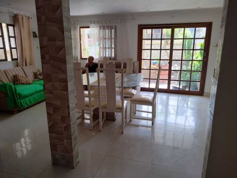 Casa de Condomínio à venda com 4 quartos, 220m² - Foto 8