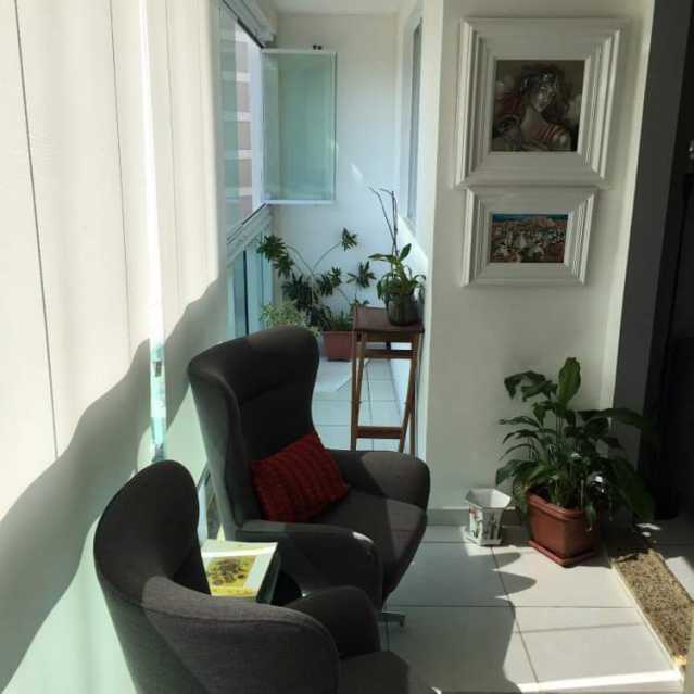 Apartamento à venda com 3 quartos, 70m² - Foto 2