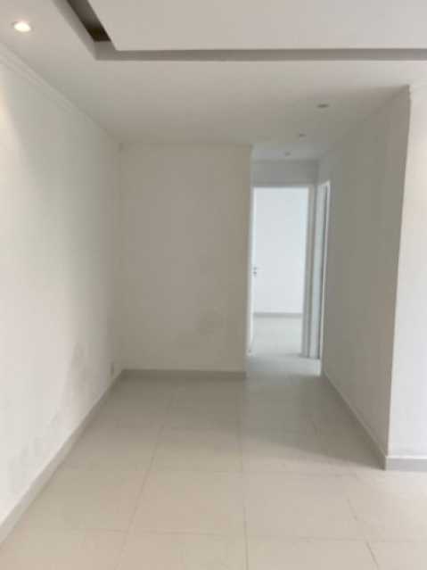 Apartamento à venda com 2 quartos, 70m² - Foto 2