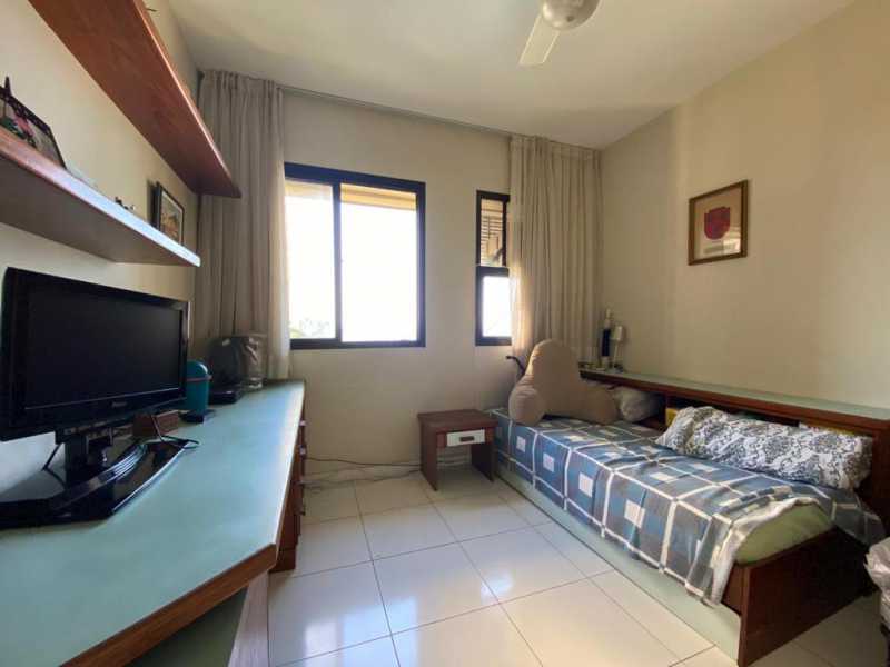 Apartamento à venda com 4 quartos, 170m² - Foto 2