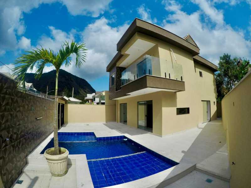 Casa de Condomínio à venda com 4 quartos, 233m² - Foto 1