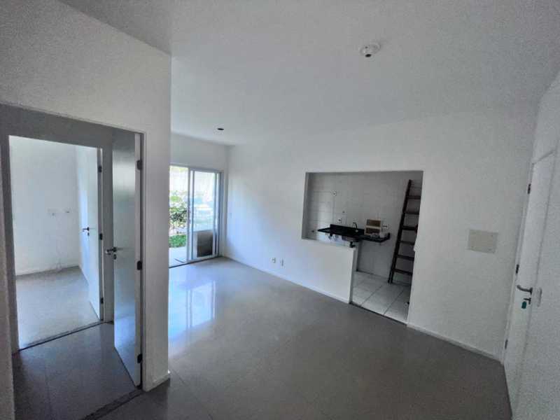 Apartamento à venda com 2 quartos, 64m² - Foto 2