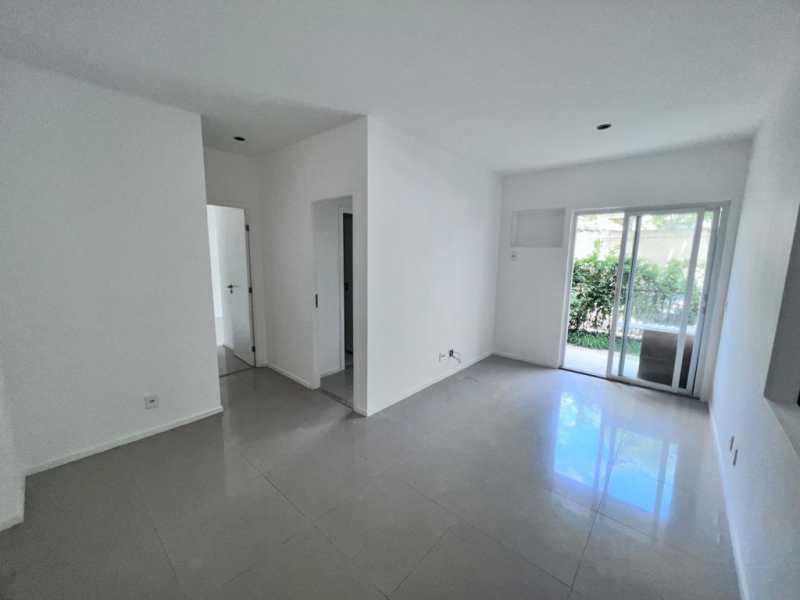 Apartamento à venda com 2 quartos, 64m² - Foto 1