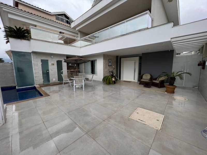 Casa de Condomínio à venda e aluguel com 5 quartos, 420m² - Foto 1