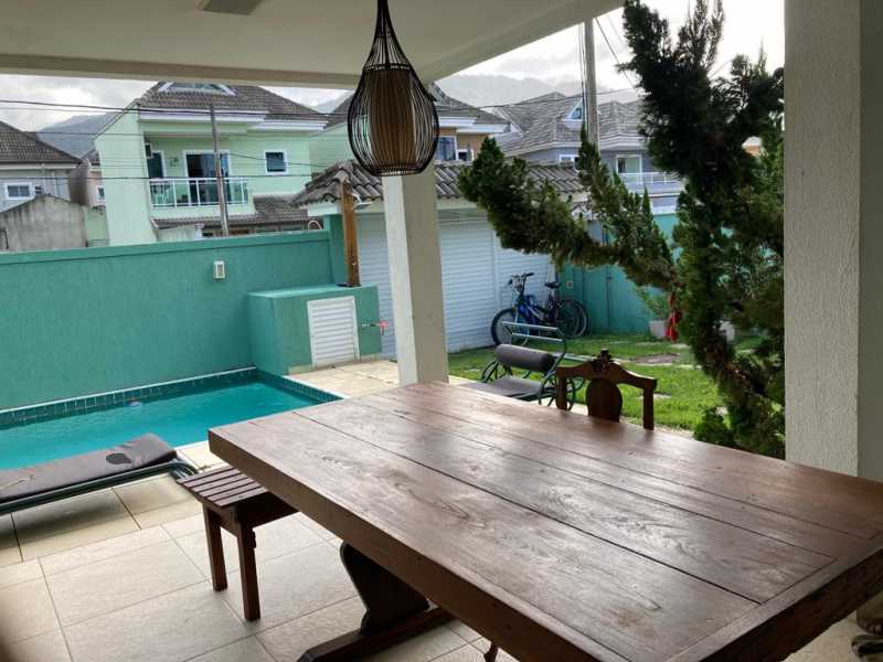 Casa de Condomínio à venda com 4 quartos, 180m² - Foto 1