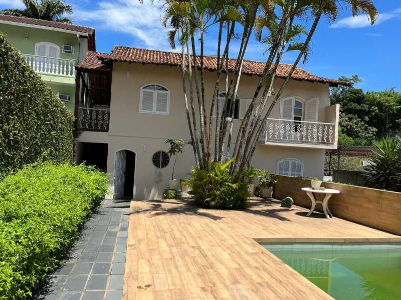 Casa de Condomínio à venda com 4 quartos, 478m² - Foto 1