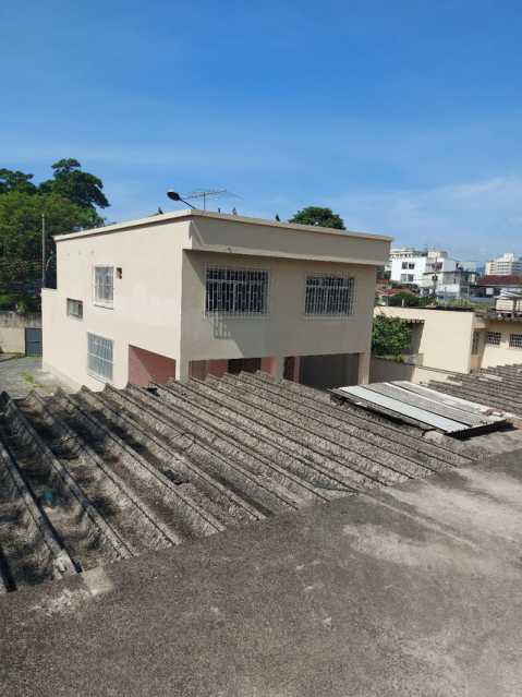 Casa à venda com 5 quartos, 1000m² - Foto 2