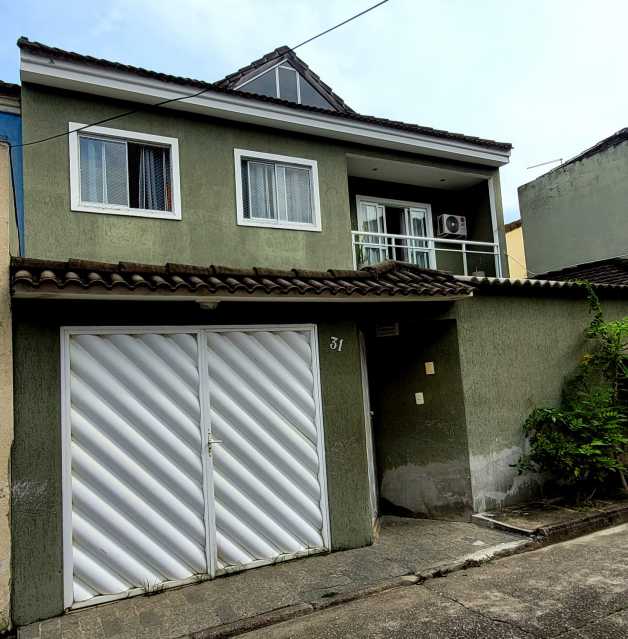 Casa de Condomínio à venda com 3 quartos, 220m² - Foto 2