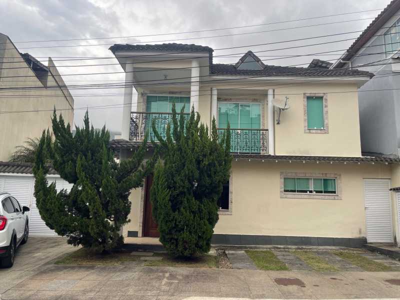 Casa de Condomínio à venda com 3 quartos, 230m² - Foto 1