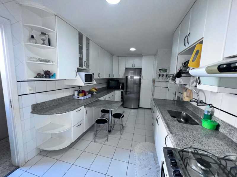 Apartamento à venda com 3 quartos, 188m² - Foto 13