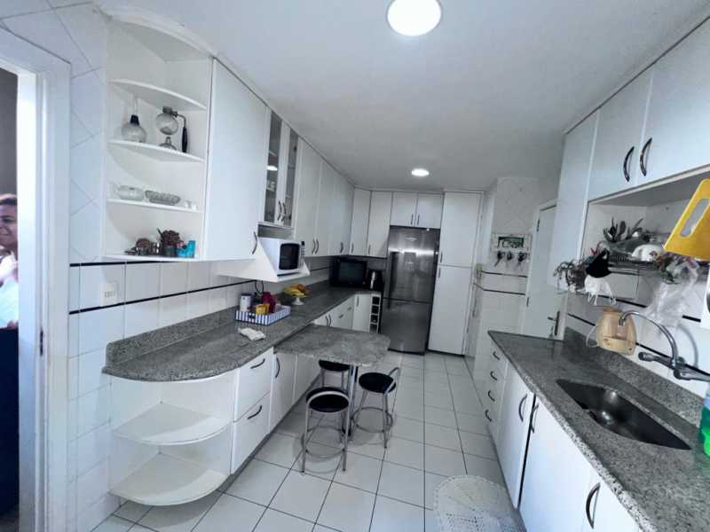 Apartamento à venda com 3 quartos, 188m² - Foto 14