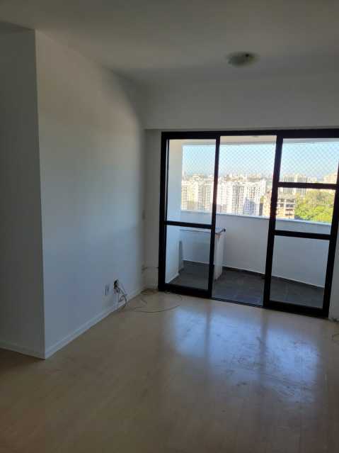 Apartamento à venda com 2 quartos, 65m² - Foto 4