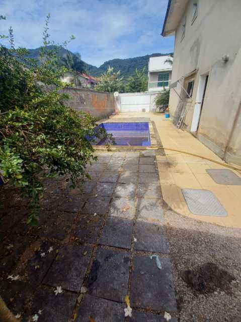 Casa de Condomínio à venda com 4 quartos, 250m² - Foto 6