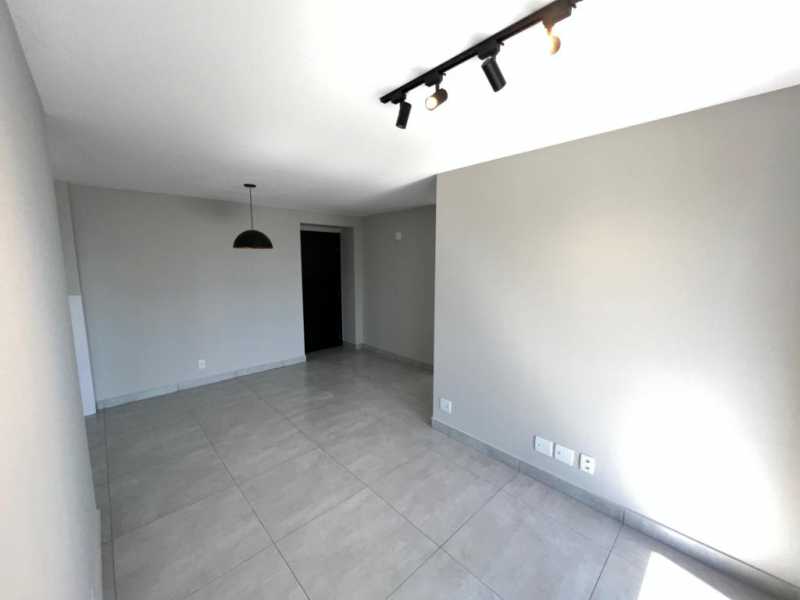 Apartamento à venda com 2 quartos, 67m² - Foto 7