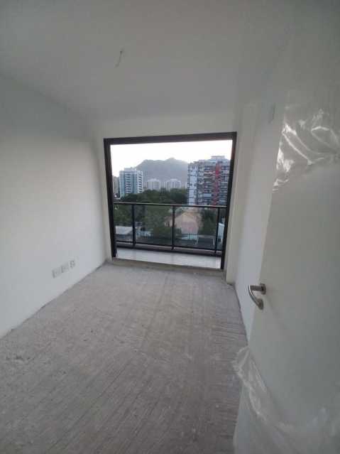 Apartamento à venda com 3 quartos, 75m² - Foto 2