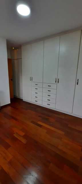 Apartamento à venda com 3 quartos, 216m² - Foto 13