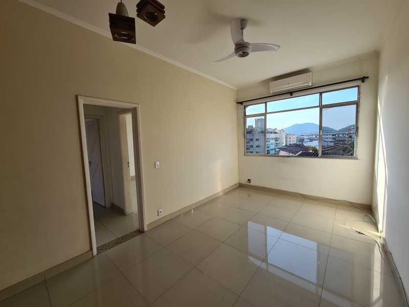 Apartamento à venda com 2 quartos, 73m² - Foto 2