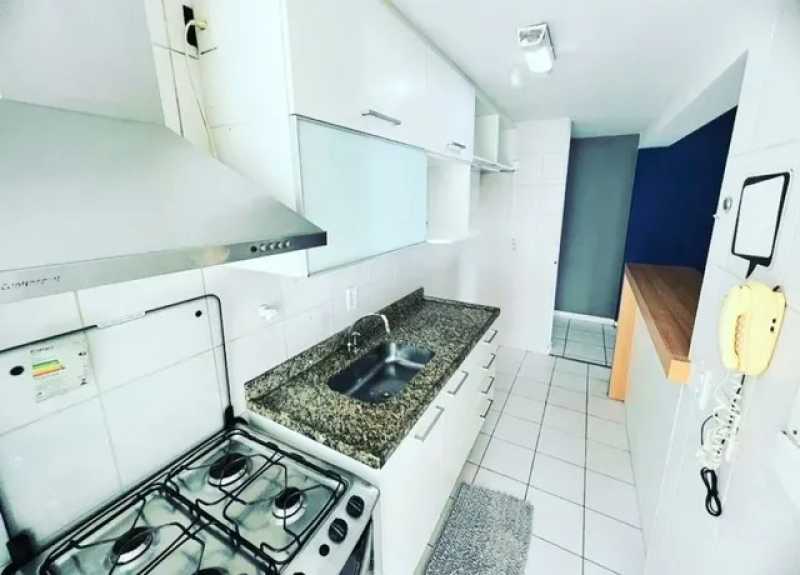 Apartamento à venda com 3 quartos, 97m² - Foto 2