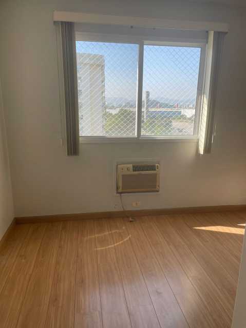 Apartamento à venda com 2 quartos, 67m² - Foto 12